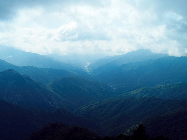 人民日報：爭當紅軍傳人 做群眾貼心人